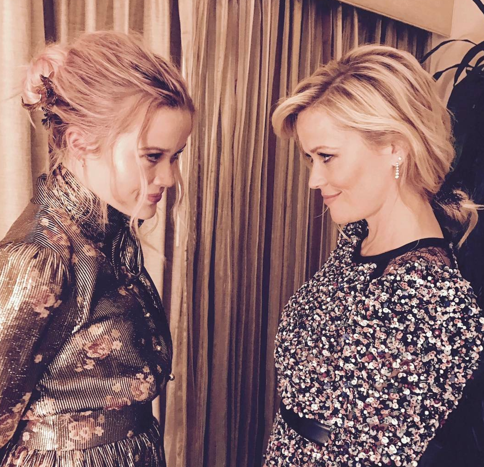 This photo of Reese Witherspoon and her gorgeous daughter is confusing the  internet