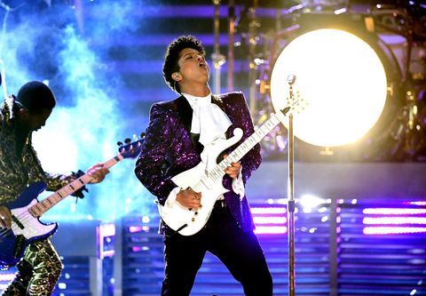 Bruno Mars pays tribute to Prince at the Grammys
