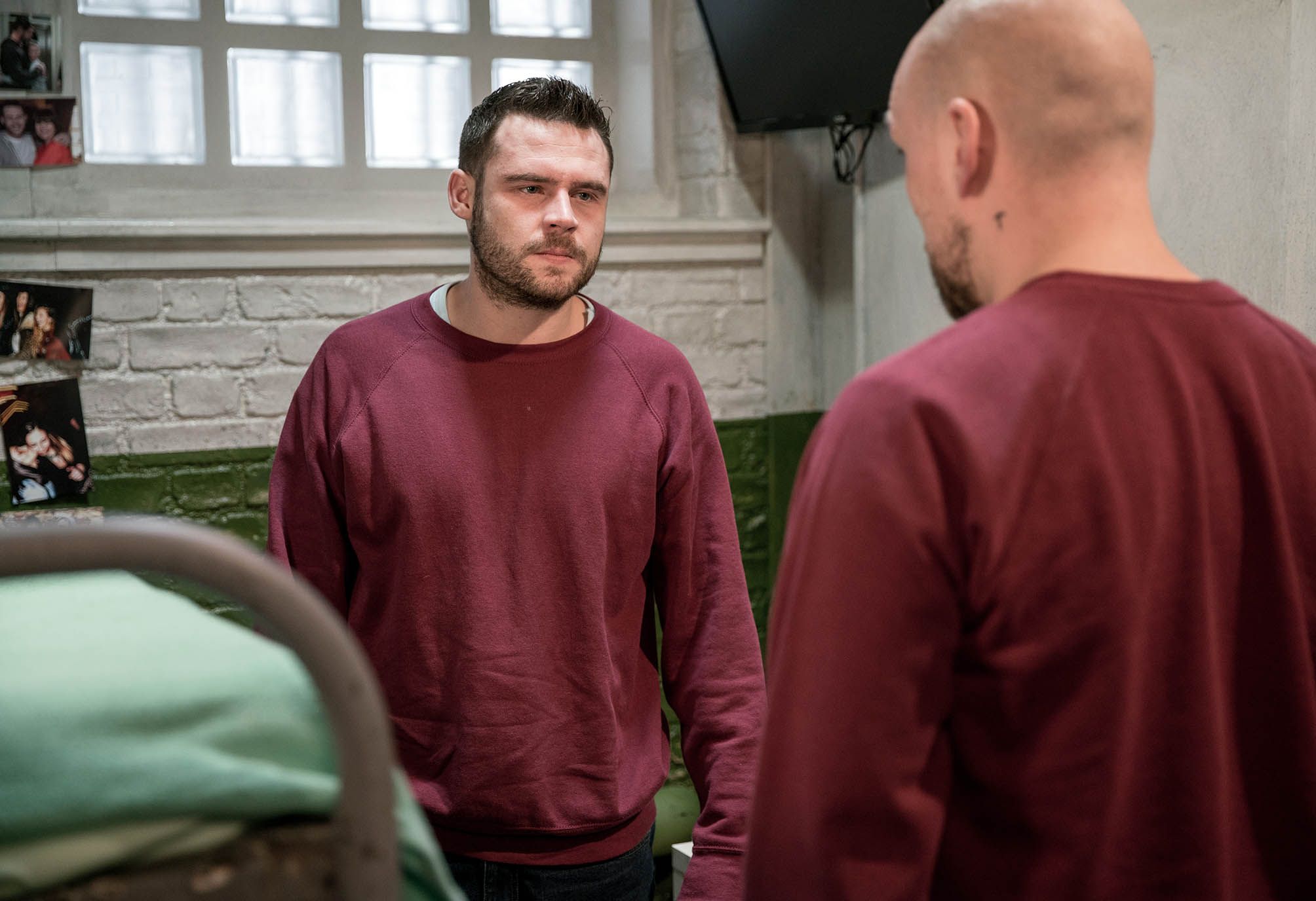 Emmerdale Fans Praise Aaron Dingle's Prison Homophobia Story As He's ...