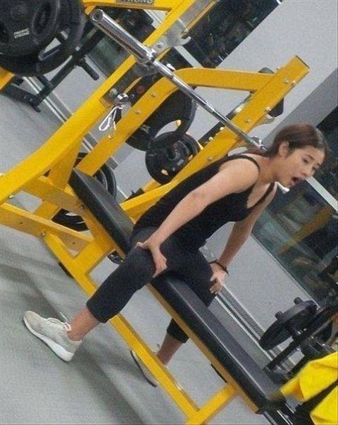 Woman in gym, legs backwards