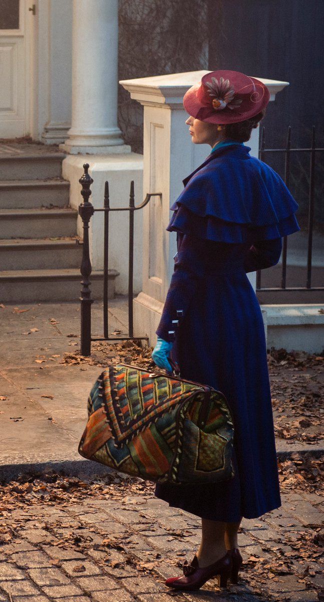 Emily Blunt in first look at Mary Poppins Returns