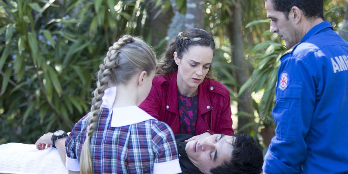 Home And Away 11 New Spoiler Pictures As Justin Morgan Collapses And Gets Rushed To Hospital 6510