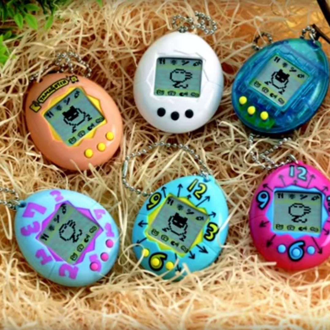 Tamagotchi originale たまごっち giocattolo pet digitale aka Tamagotch da Bandai  1996 Foto stock - Alamy