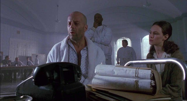 12 opic Bruce Willis a Madeleine Stow