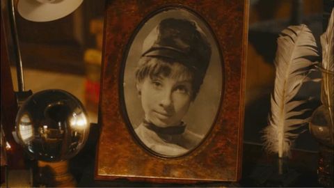 The Doctor's photo of Susan in 'Doctor Who' s10e01, 'The Pilot'