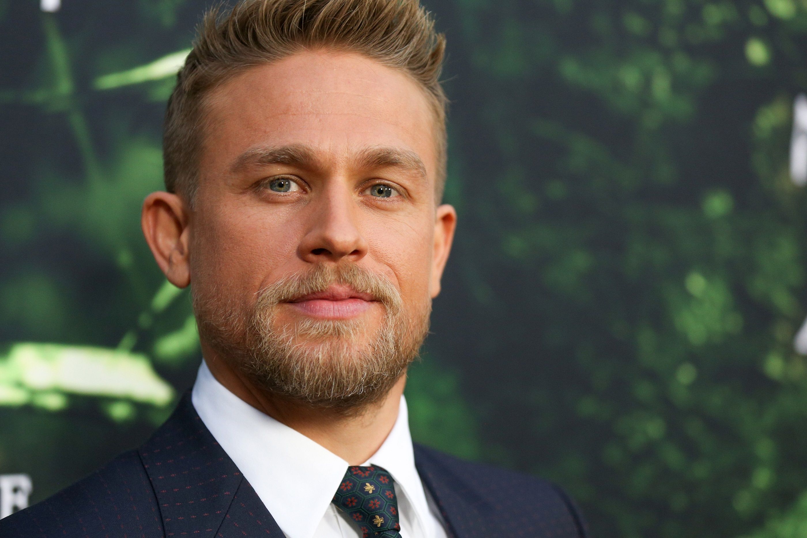 Details more than 78 charlie hunnam hairstyle best - in.eteachers