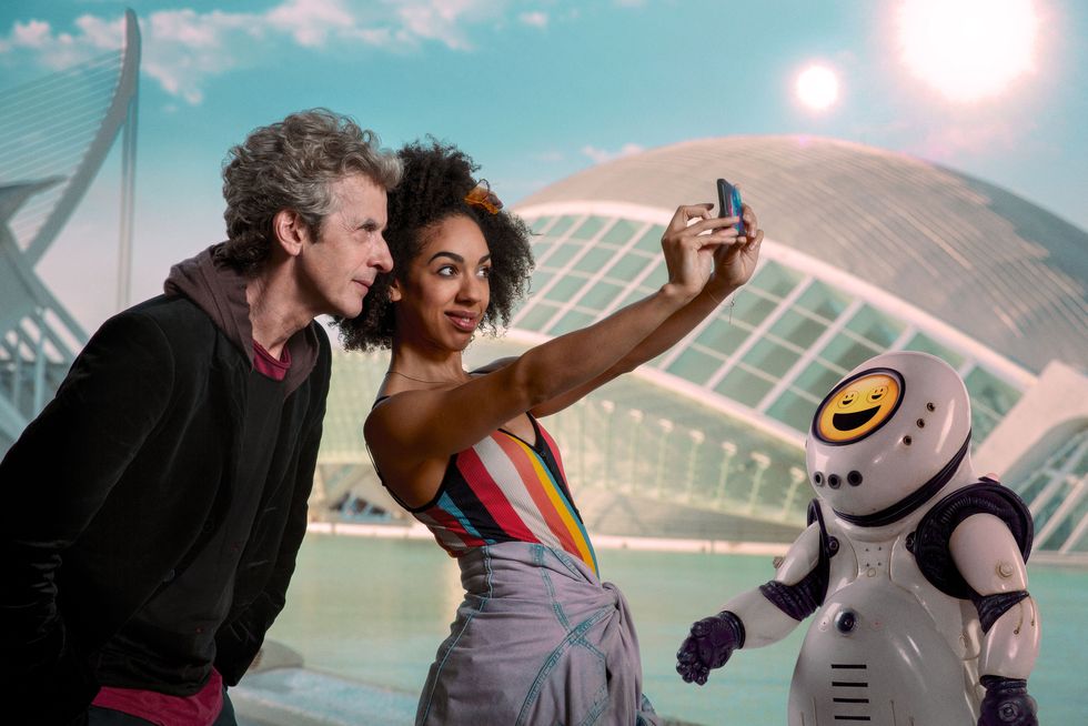 The Doctor (Peter Capaldi) and Bill (Pearl Mackie) in 'Doctor Who' s10e02, 'Smile'