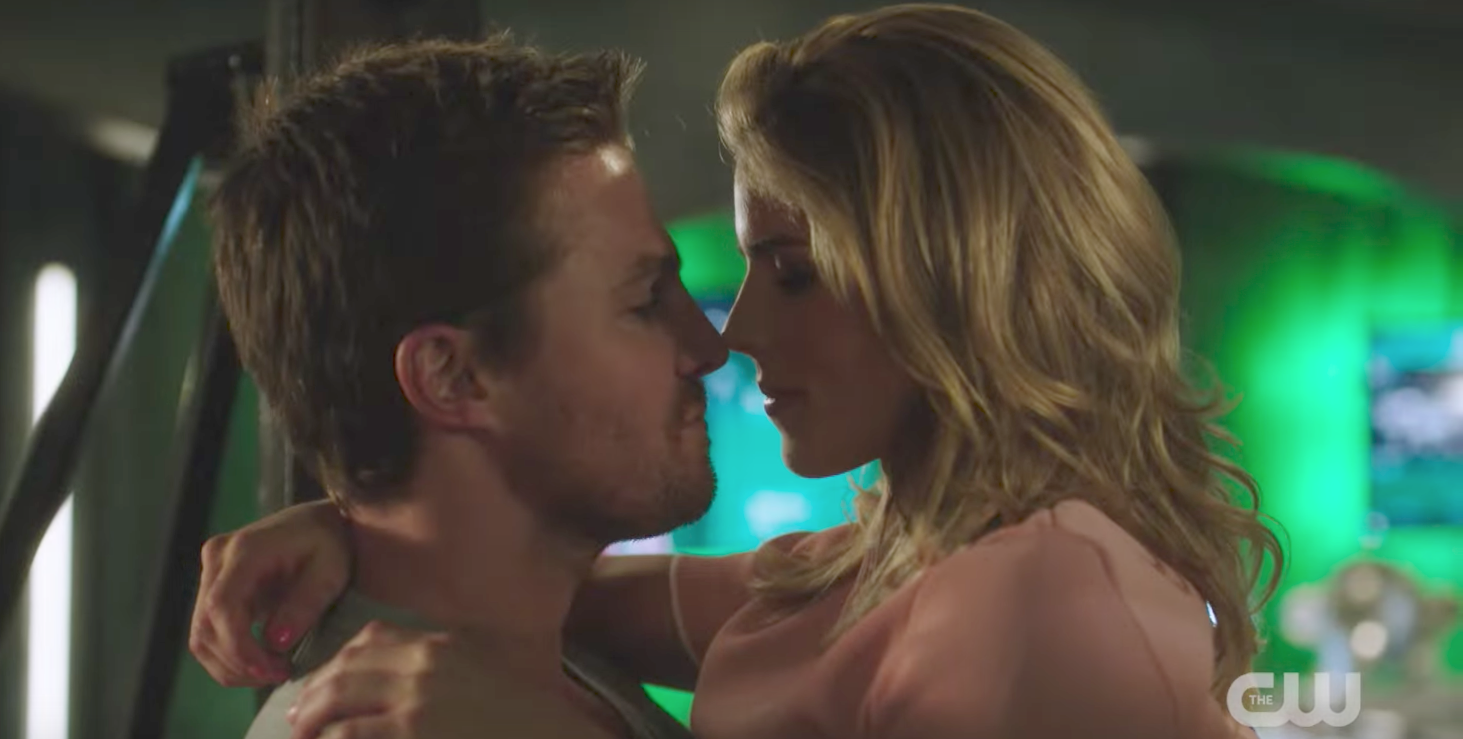 Arrows epic trailer reunites Olicity… and teases the return of Deathstroke image