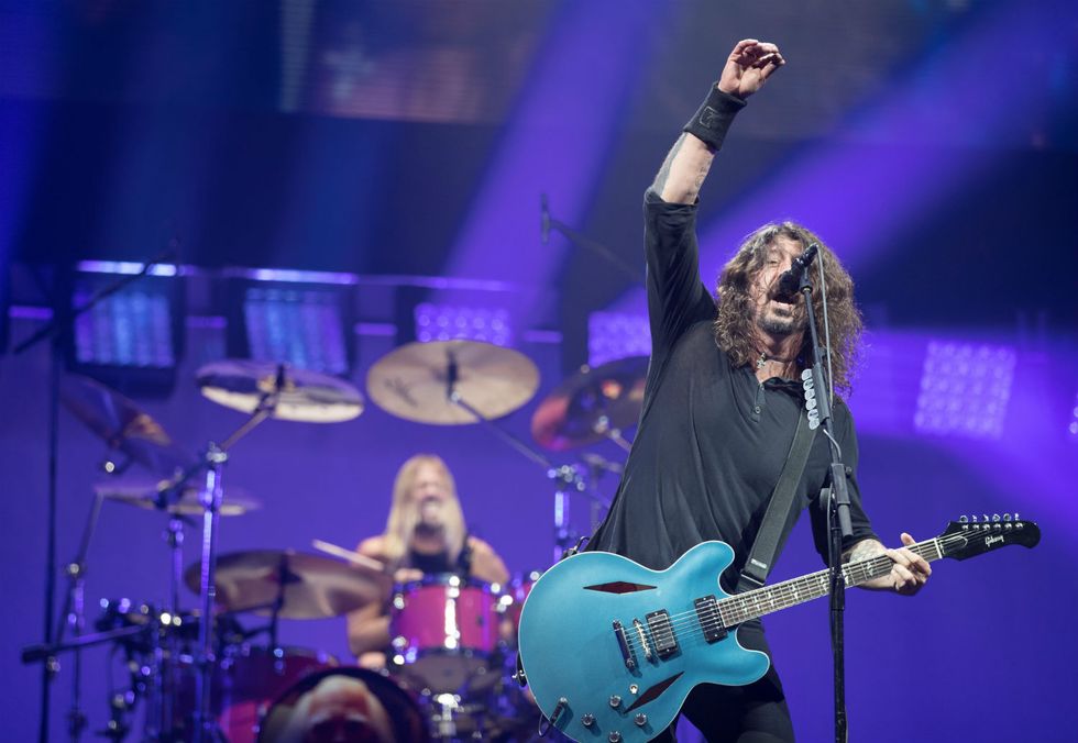dave grohl performs with foo fighters at glastonbury festival 2017