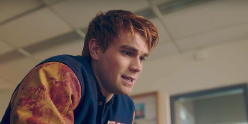 First look at Riverdale's season 2 shows the gang assembling after ...