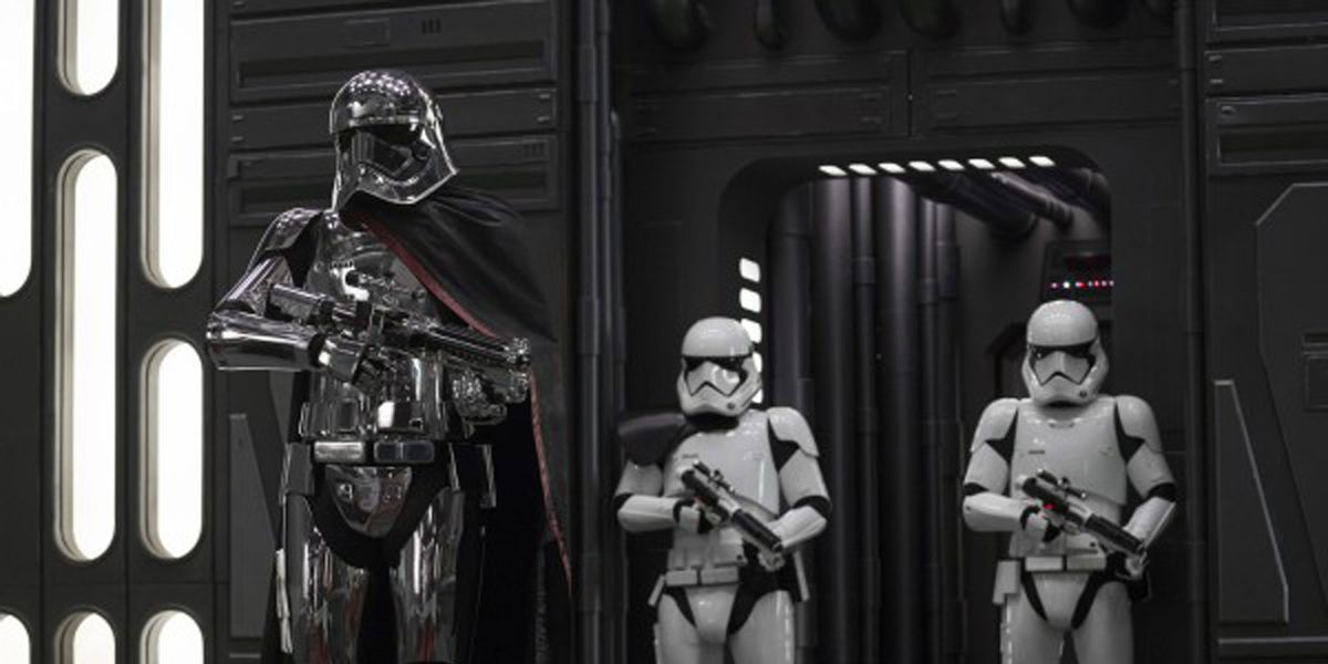 Star Wars: The Last Jedi Deleted Scene Confirms Captain Phasma's Fate