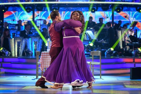 chizzy akudolu is the first celebrity to leave strictly come dancing 2017