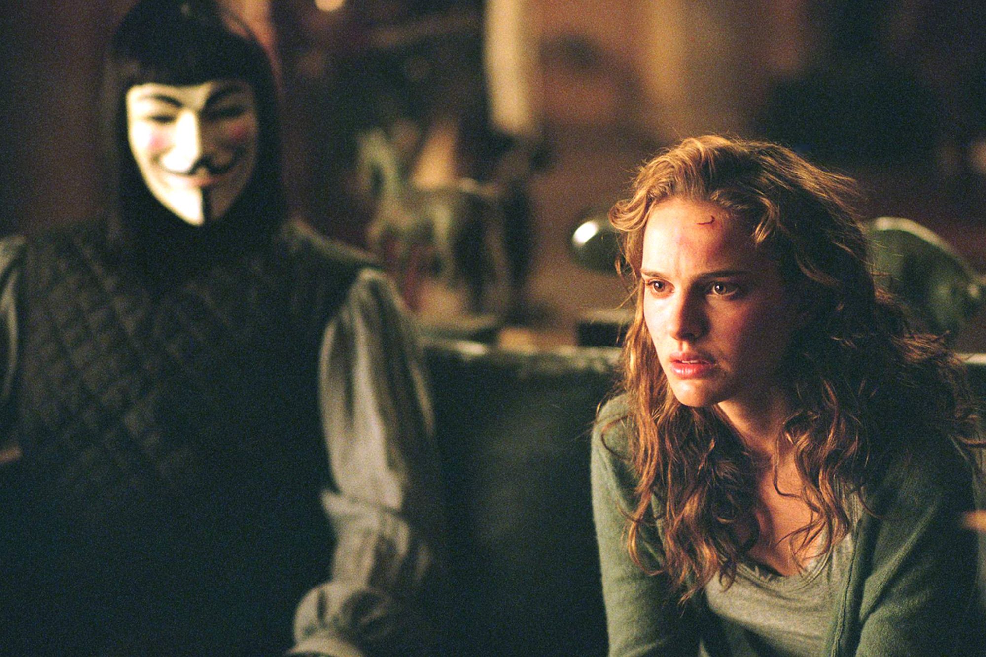 The FilmMaker on X: V for Vendetta. Behind the scenes. Natalie Portman & Hugo  Weaving  / X