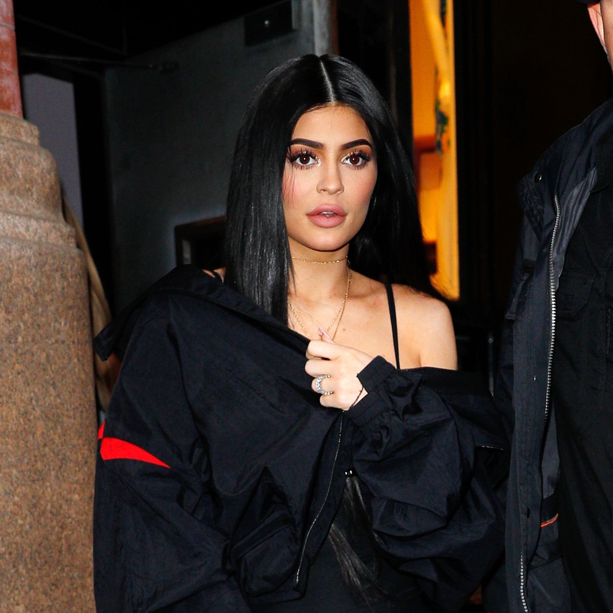 Kylie Jenner hits the shopping mall for some last minute Christmas