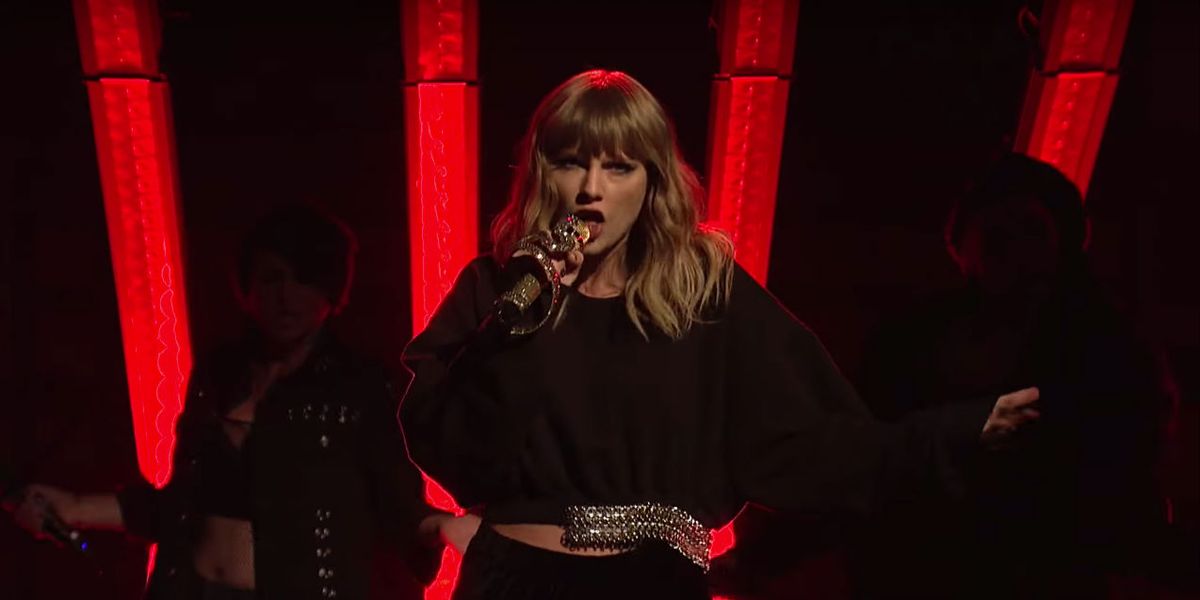 Taylor Swift performs on Saturday Night Live with a snakewrapped