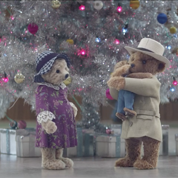 Heathrow airport advert 2017 with Christmas bears