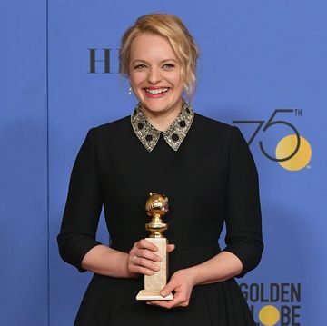 elisabeth moss wins a 2018 golden globe