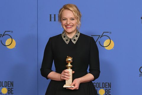 elisabeth moss gana un globo de oro 2018