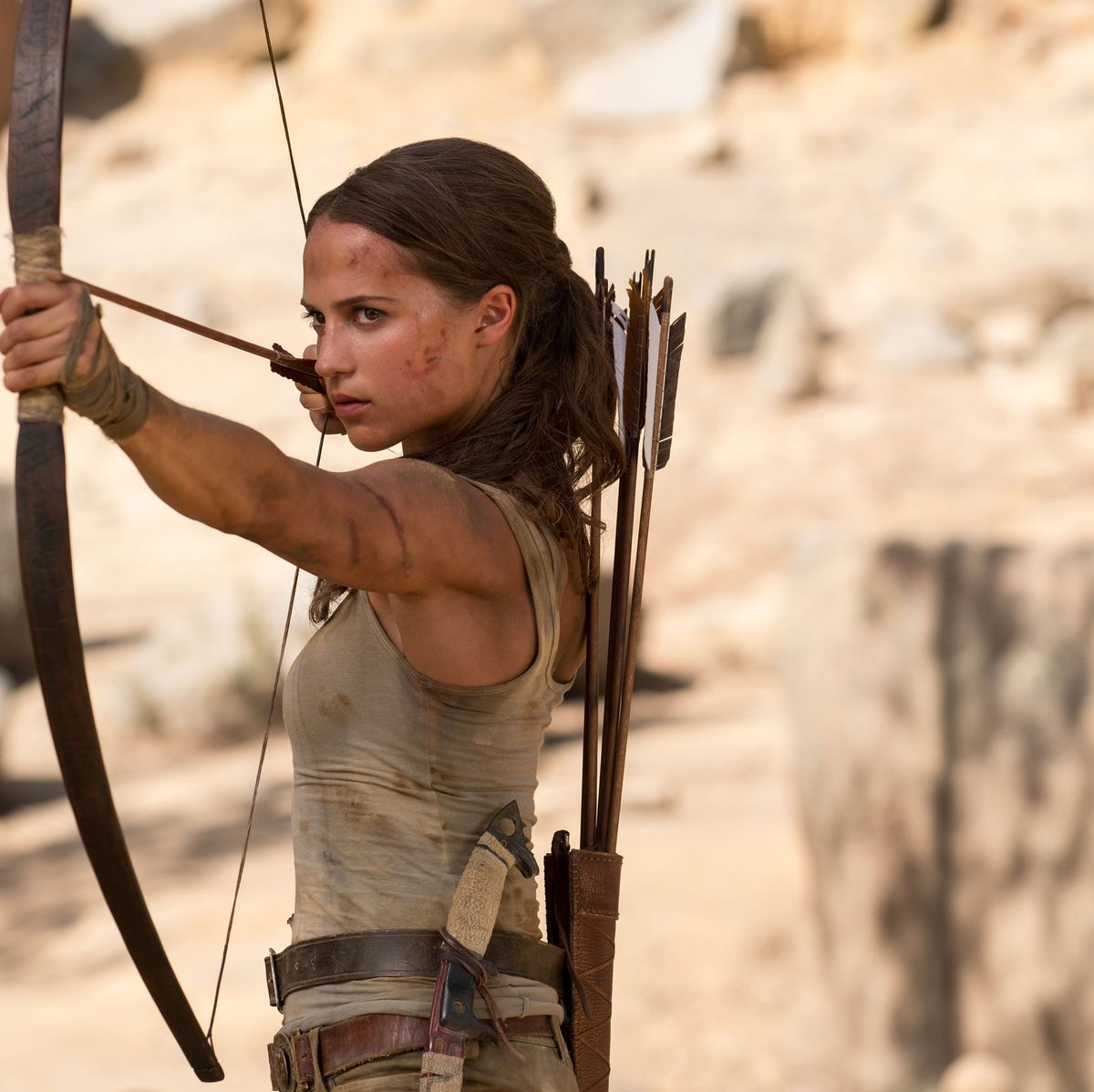Tomb Raider 2: Criadora de Lovecraft Country é nova diretora do filme
