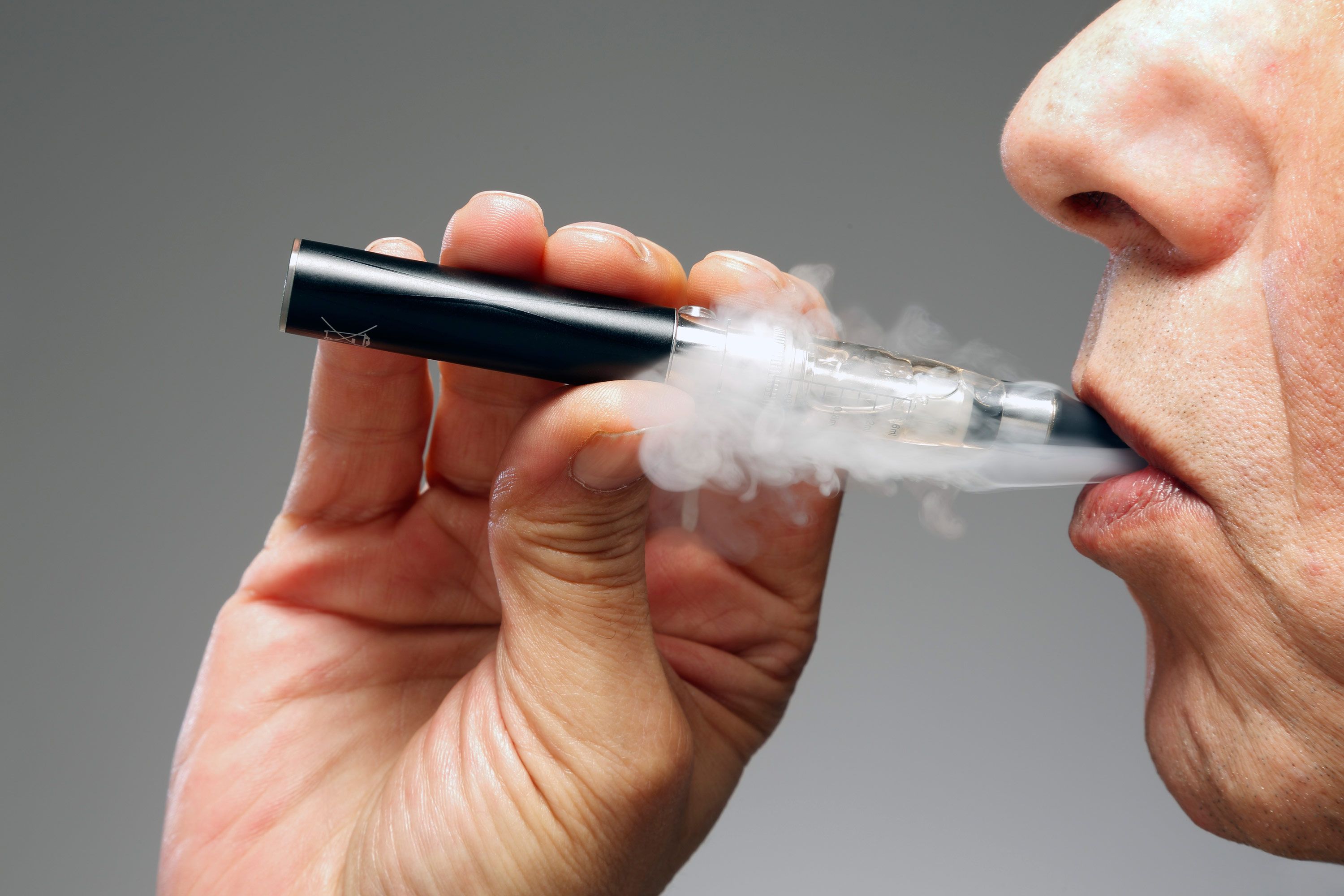 Vaping and e cigarettes DO cause cancer according to new