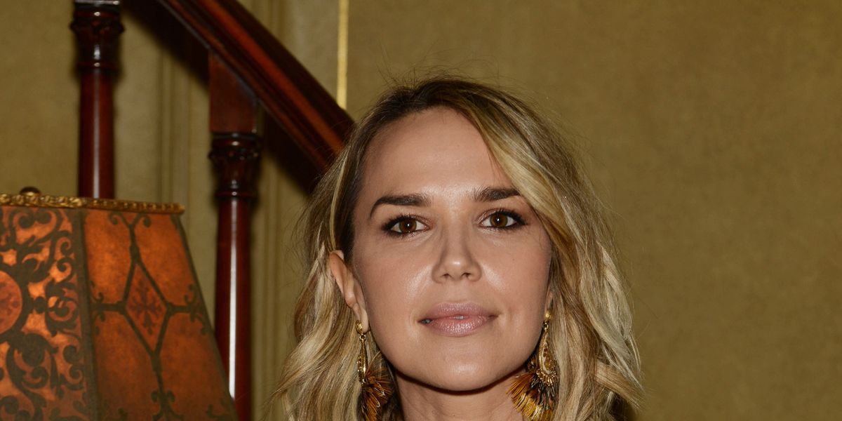 Vampire Diaries Arielle Kebbel Asks For Help To Find Missing Sister