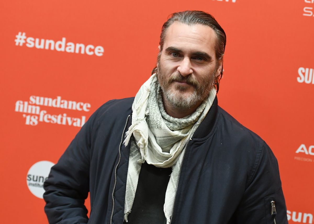 joaquin phoenix attends the 'don't worry, he won't get far on foot' premiere