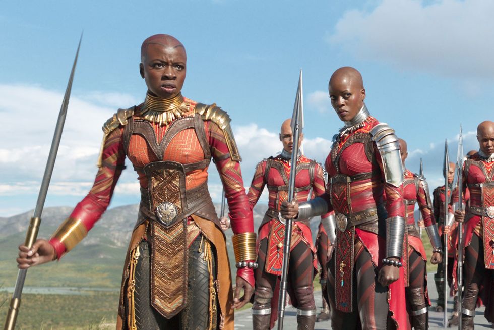 panther hitam, danai gurira sebagai okoye, florence kasumba sebagai ayo