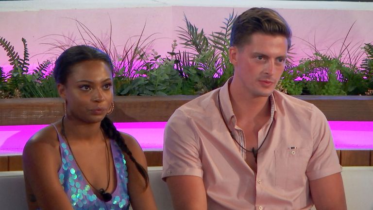 Love Islands Samira Tries To Talk Dr Alex Out Of Coupling Up With New Girls 6330