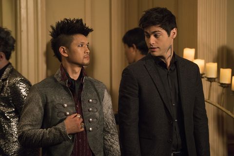 Magnus and Alec in Shadowhunters season 3