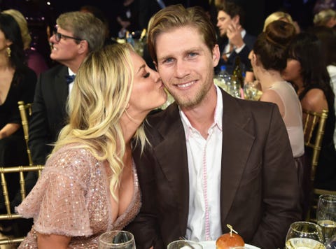 kaley cuoco and karl cook at the critics' choice awards, 2018