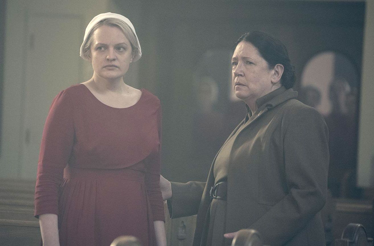 The Handmaid S Tale Season 3 Spoilers How The Handmaid S Tale Season 2 Finale Sets Up Season 3