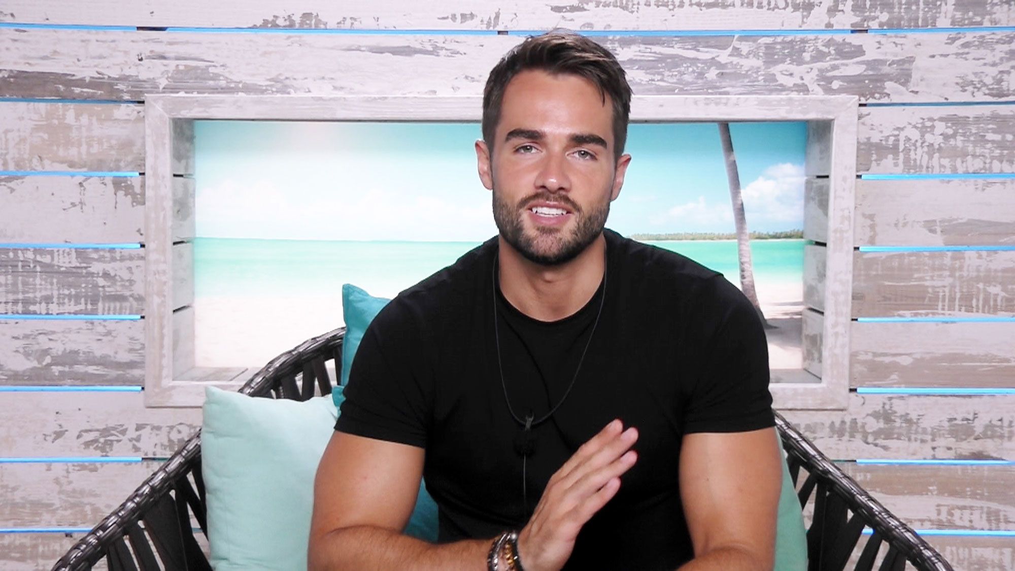 Paul snogged Spears Love Island\u0027s villa before entering Britney