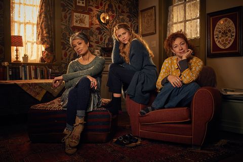 a discovery of witches valarie pettiford, teresa palmer and alex kingston