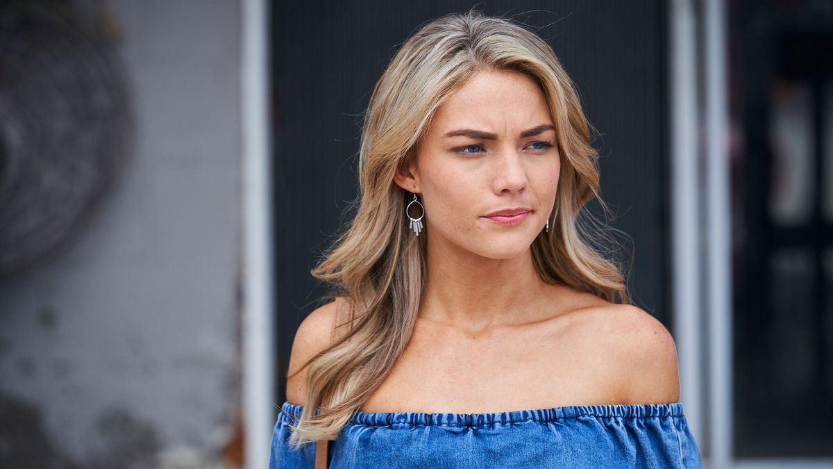 preview for Home and Away Soap Scoop! Nikau gets suspicious over Chloe