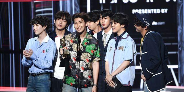 Kpop awards. БТС на биллборд 2018. BTS на Billboard Awards 2018. BTS билборд. BTS BBMAS 2018.