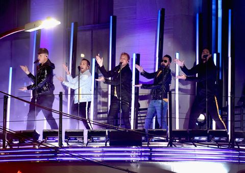 backstreet boys performing at the mtv vmas pre-show in august 2018