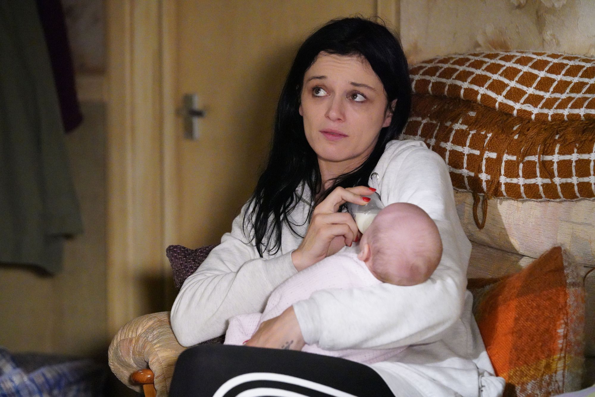 EastEnders Spoilers - Hayley Abandons Her Baby