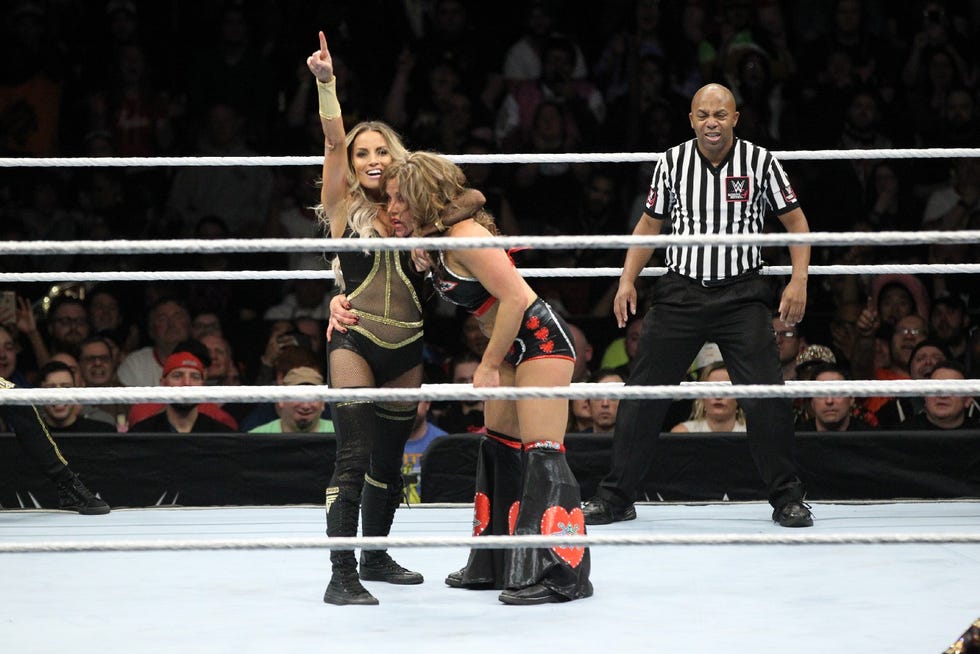 Trish Stratus and Lita vs Mickie James and Alicia Fox