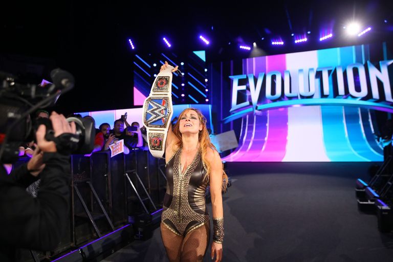 Becky Lynch (c) vs Charlotte for the SmackDown Women's Championship