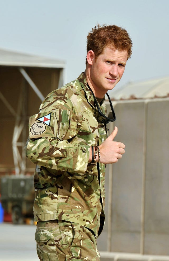 Soldier, Military uniform, Military camouflage, Military person, Camouflage, Army, Military organization, Military, Joint, Cargo pants, 