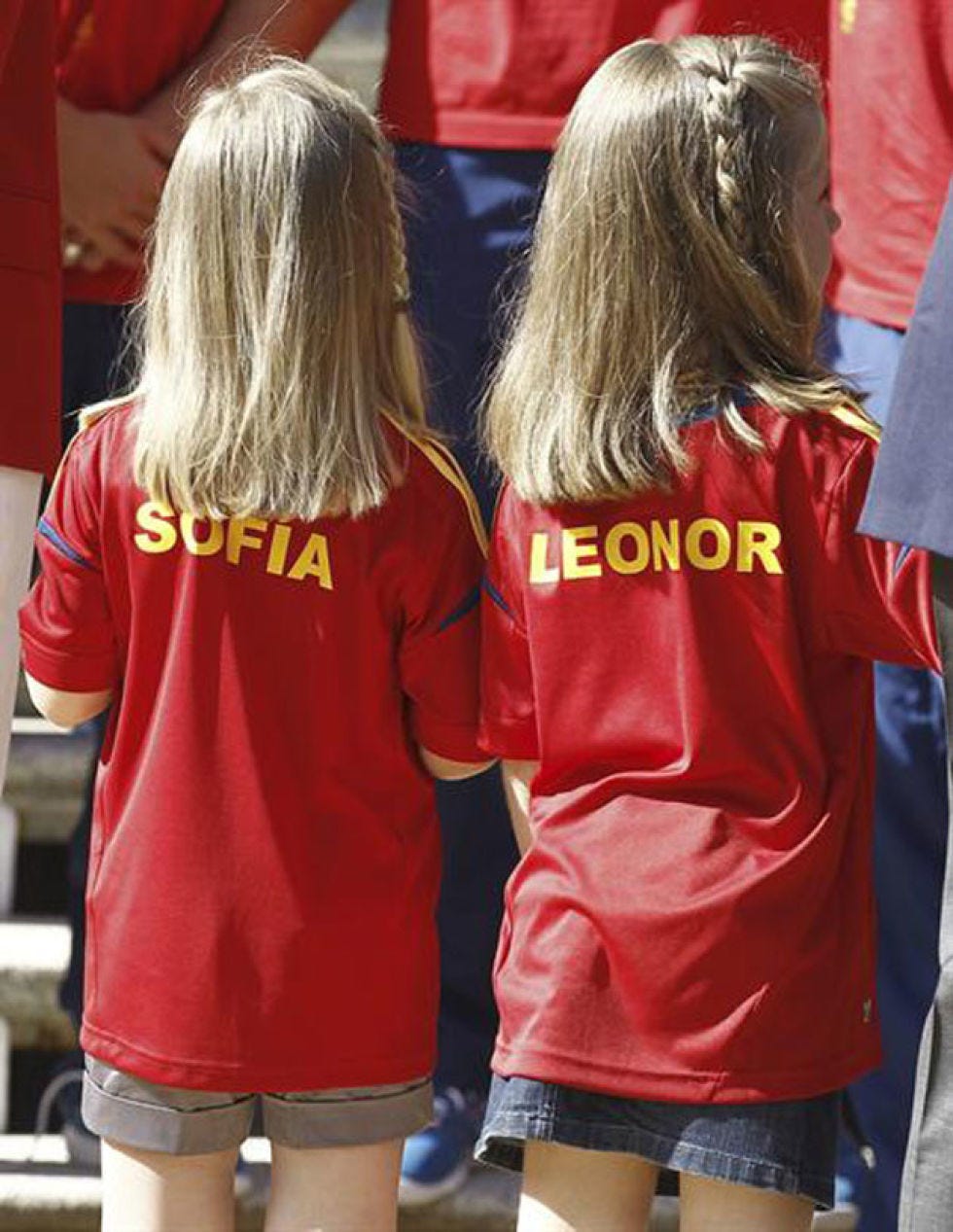 Sleeve, Red, Sportswear, Uniform, Back, Blond, Sports jersey, Long hair, Coquelicot, Active shirt, 