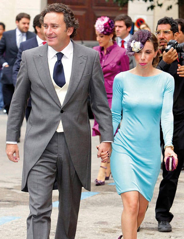Clothing, Face, Coat, Trousers, Shirt, Outerwear, Suit trousers, Suit, Formal wear, Dress, Clothing, Face, Coat, Trousers, Shirt, Outerwear, Suit trousers, Suit, Formal wear, Dress,