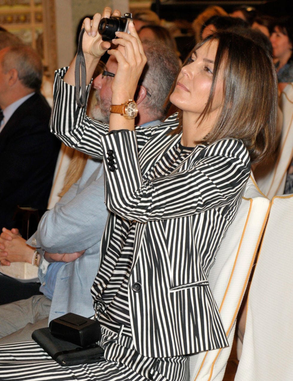 Hand, Single-lens reflex camera, Photographer, Camera, Digital camera, Lens, Wrist, Suit, Fashion, Dress, 