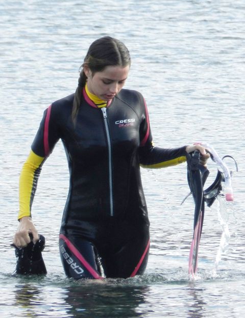 Human body, Endurance sports, Sportswear, Personal protective equipment, Diving equipment, Mammal, Wetsuit, Dry suit, Sports, Water sport, 