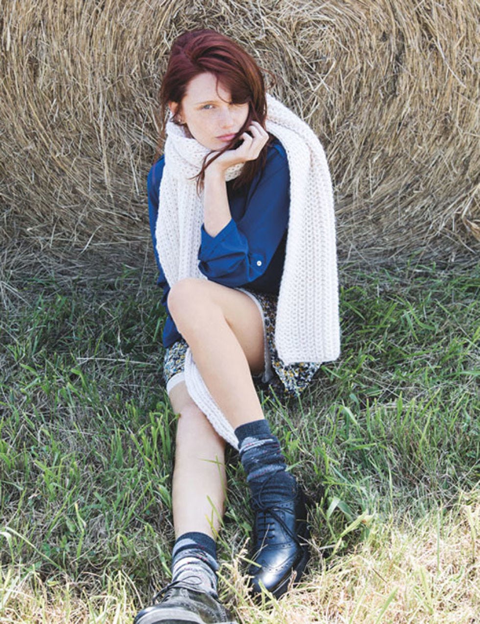 Grass, Human leg, People in nature, Knee, Street fashion, Jacket, Grass family, Scarf, Straw, Hay, 