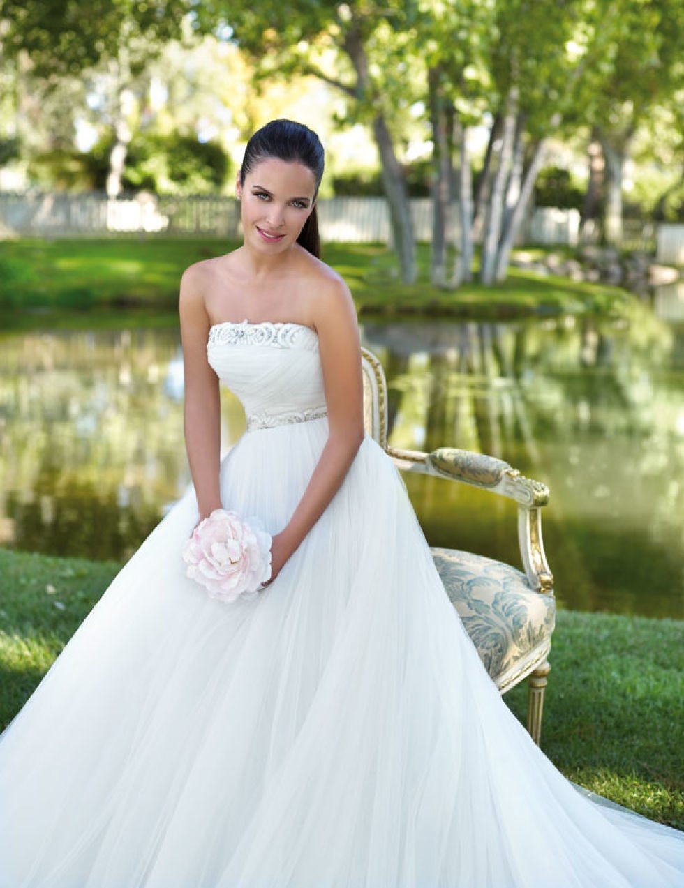 Clothing, Bridal clothing, Sleeve, Dress, Green, Shoulder, Textile, Gown, Photograph, Joint, 