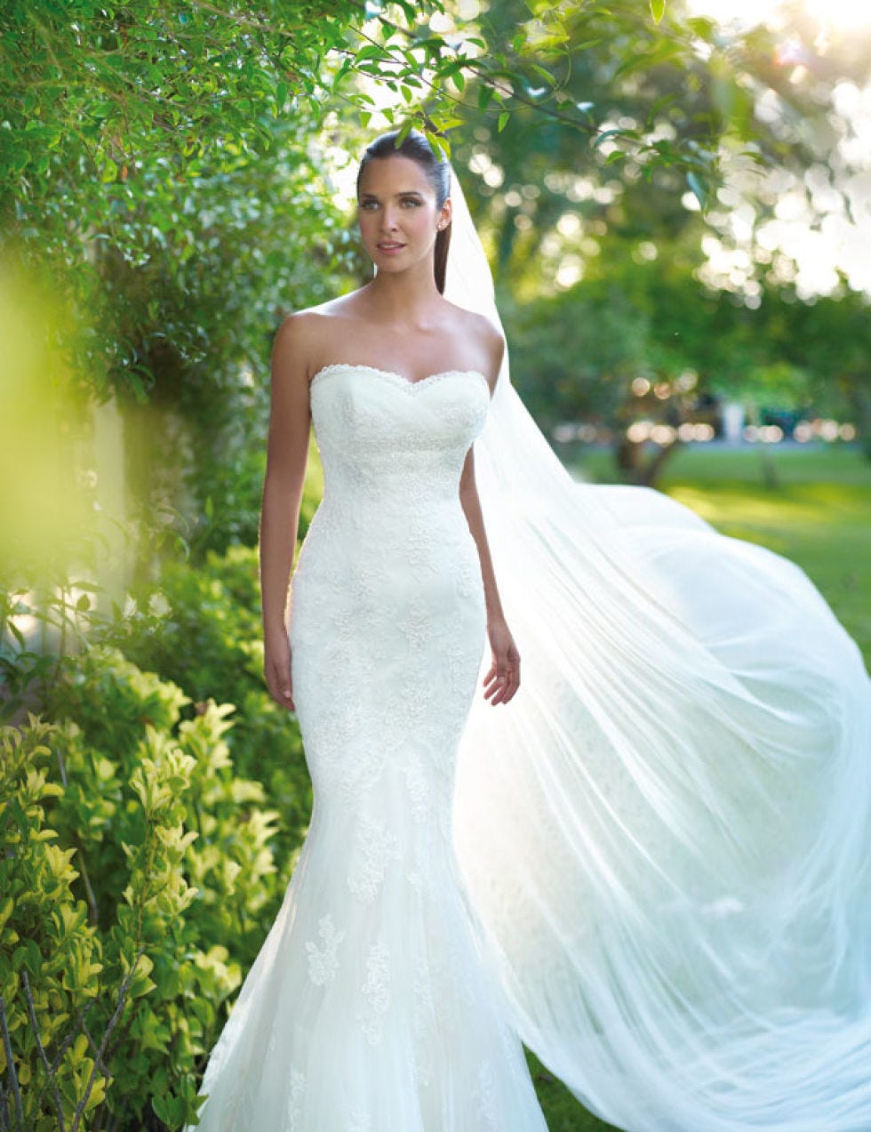 Clothing, Sleeve, Bridal clothing, Shoulder, Dress, Textile, Photograph, Joint, Wedding dress, Gown, 