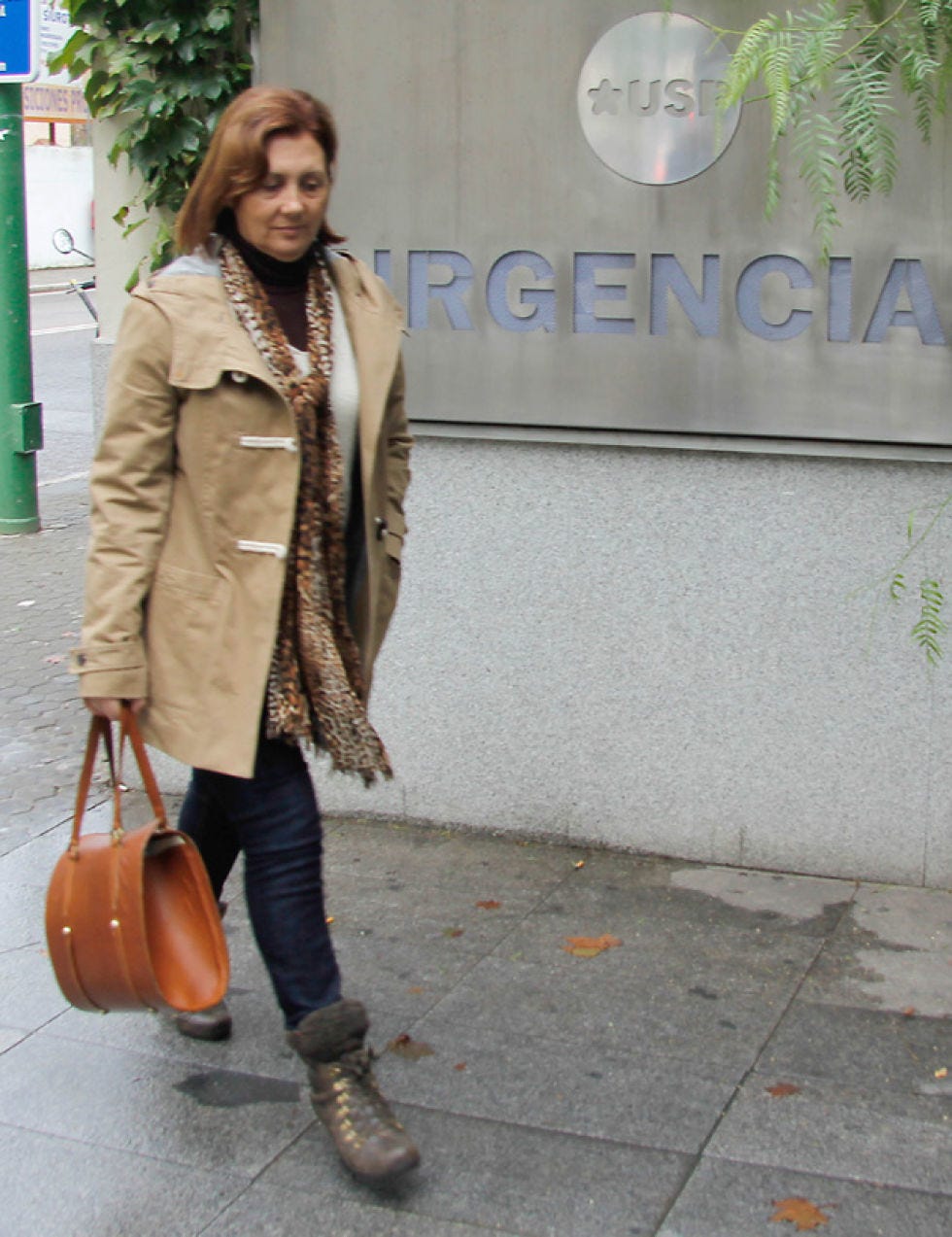 Clothing, Footwear, Brown, Trousers, Coat, Jacket, Textile, Outerwear, Bag, Style, 