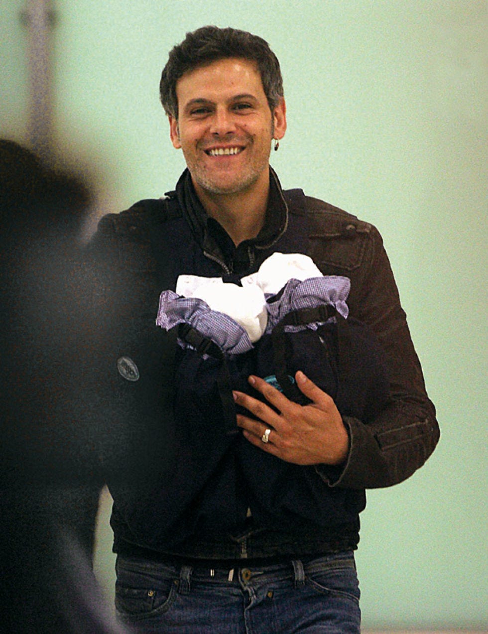 Arm, Human, Sleeve, Shoulder, Hand, Denim, Standing, Jeans, Pocket, Toy, 