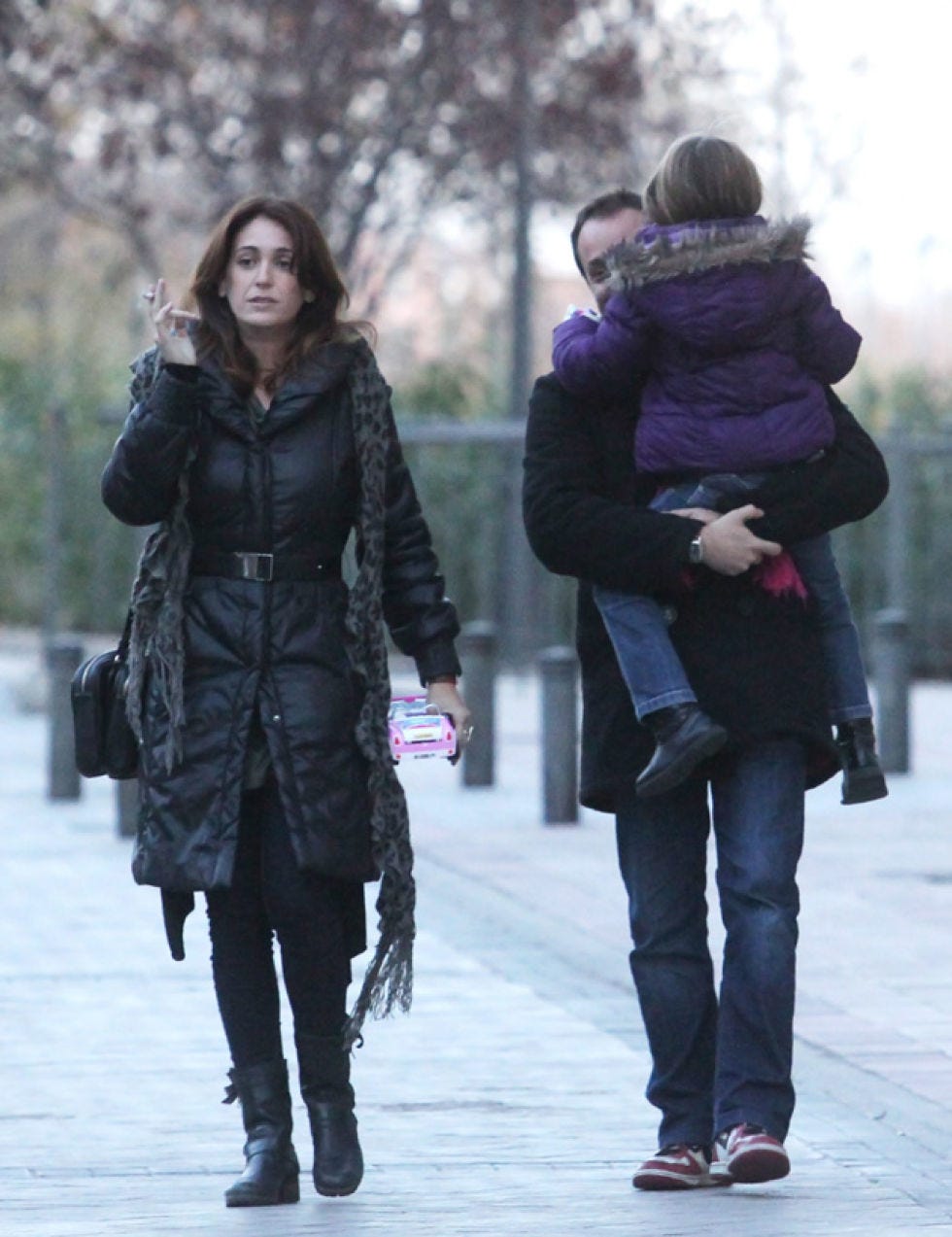 Clothing, Footwear, Winter, Trousers, Human body, Shoulder, Textile, Outerwear, Standing, Coat, 